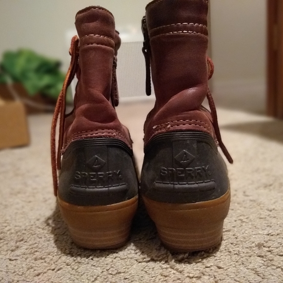 Sperry winter boots. - Picture 4 of 7